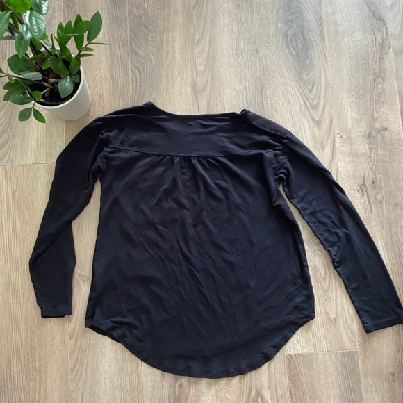 Old Navy Basic Black Flowy Long Sleeve Shirt - Picture 5 of 7